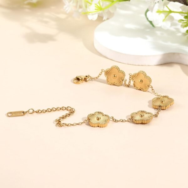 Four Leaf Clover Bracelet for Women   Gold Plated Stainless Steel Lucky 4 Leaf Gold Link Bracelet Jewelry Gift for Women